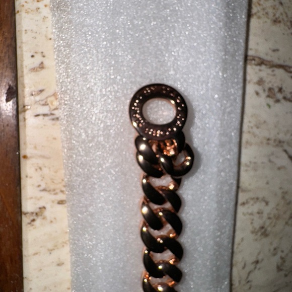 COPY - MARC JACOBS CHAIN LINK BANGLE BRACELET ROSE GOLD-TONE - Picture 4 of 9